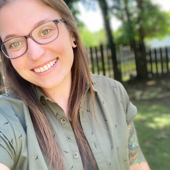 Meet your Posher, Hilary - Picture 1 of 1